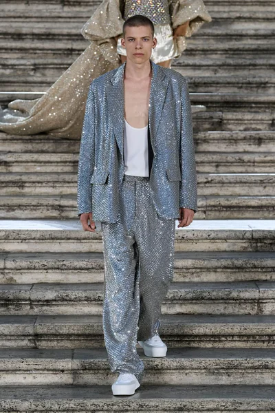 Look 75